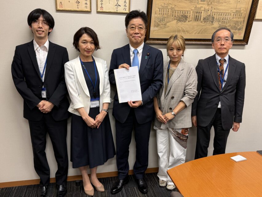 加藤勝信先生を訪問し、第1回早期診断アライアンス研究会ご登壇のお礼を申し上げました